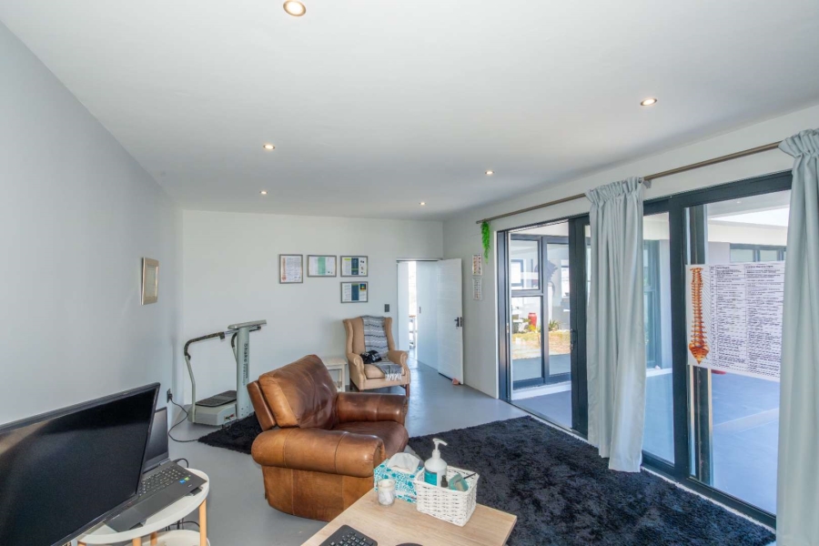 3 Bedroom Property for Sale in Oliphantskop Western Cape